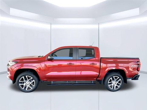 Used 2024 Chevrolet Colorado Z71 w/ Z71 Convenience Package 2 AWD/4WD image 9