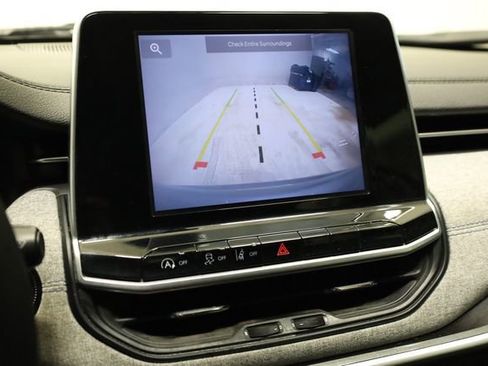 Used 2022 Jeep Compass Latitude w/ Sun and Sound Group FWD image 18