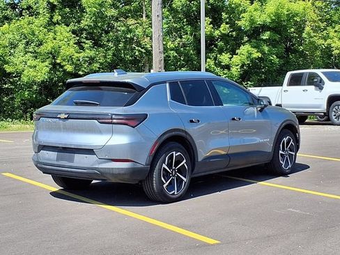 New 2026 Chevrolet Equinox EV LT AWD/4WD image 2