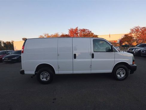 Used 2018 Chevrolet Express 2500 w/ Driver Convenience Package RWD image 5