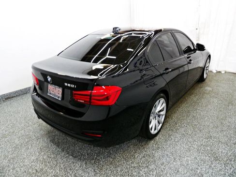 Used 2018 BMW 320i Sedan RWD image 6