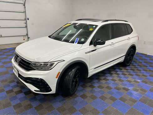 Used 2022 Volkswagen Tiguan SE R-Line image 8