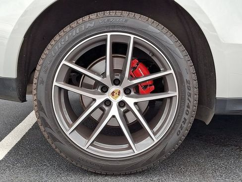Certified 2022 Porsche Macan S AWD/4WD image 13