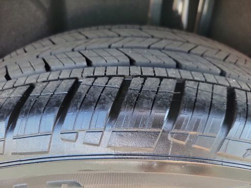 Used 2025 Volkswagen Taos SE image 28