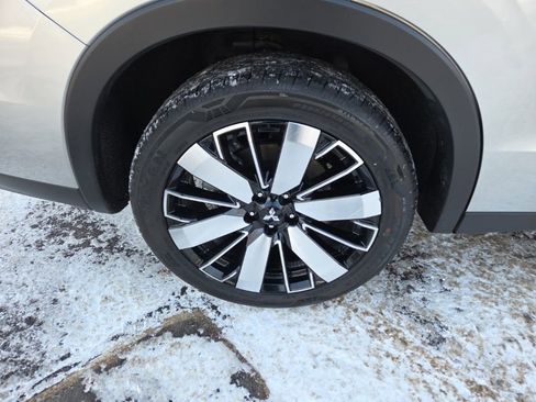 Used 2025 Mitsubishi Outlander SE image 11