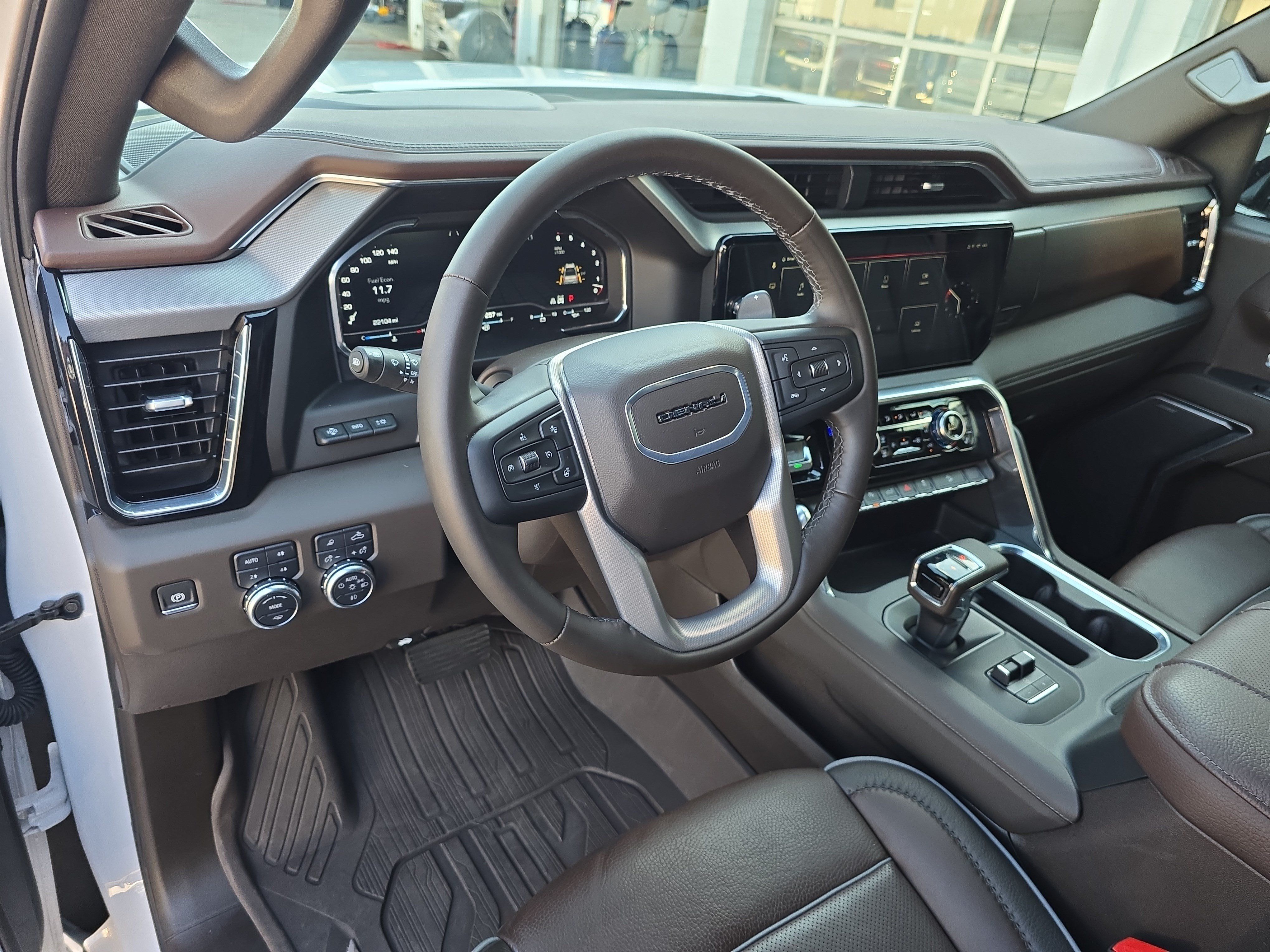Used 2025 GMC Sierra 1500 Denali w/ Technology Package AWD/4WD image 17