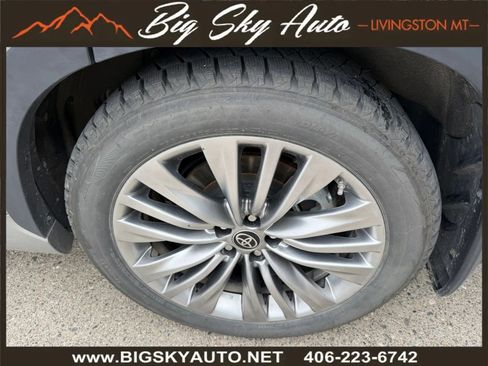 Used 2024 Toyota Highlander Platinum AWD/4WD image 9