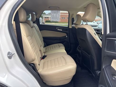 Used 2022 Ford Edge SEL w/ Convenience Package image 15