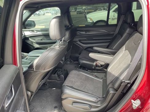 Used 2024 Jeep Grand Cherokee L Altitude AWD/4WD image 3