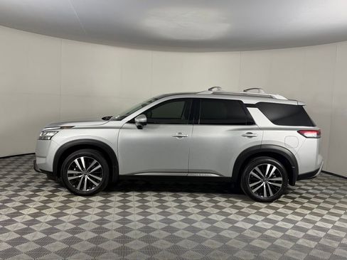 Used 2024 Nissan Pathfinder Platinum w/ Cargo Package image 9