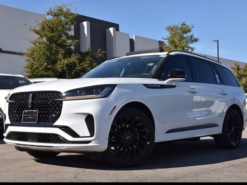 New 2026 Lincoln Aviator Reserve w/ Luxury Package RWD image 8