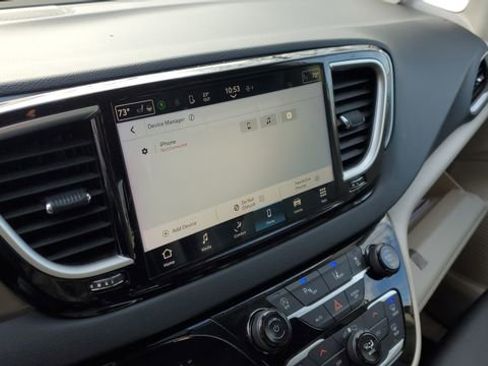 Certified 2024 Chrysler Pacifica Touring-L image 15