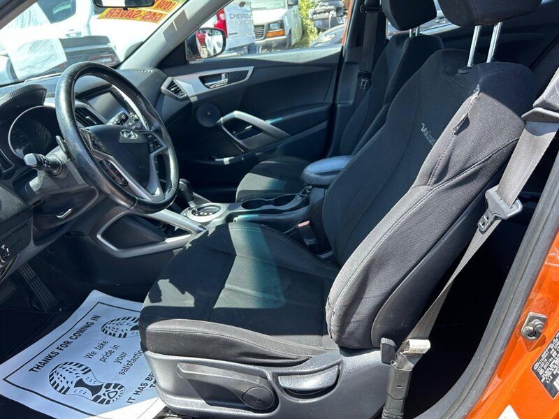Used 2017 Hyundai Veloster FWD image 29