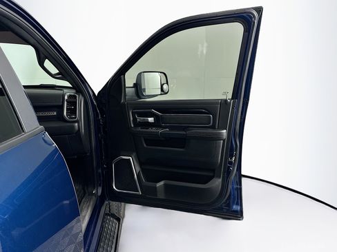 Used 2022 RAM 2500 Laramie w/ Night Edition image 33