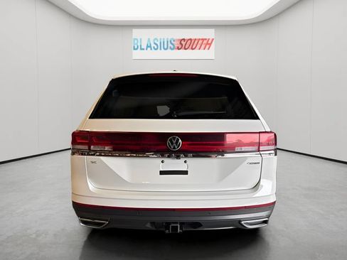 Used 2025 Volkswagen Atlas SE AWD/4WD image 4