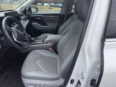 Used 2022 Toyota Highlander Platinum image 7