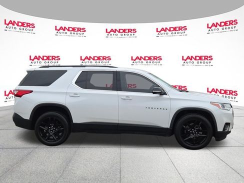 Used 2020 Chevrolet Traverse LT FWD image 2