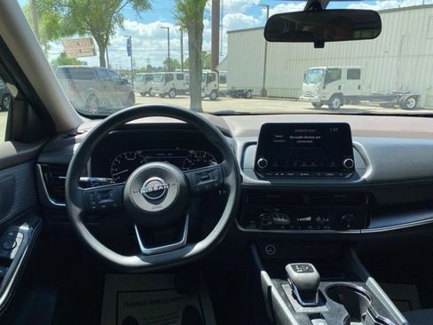 Used 2023 Nissan Rogue SV image 17
