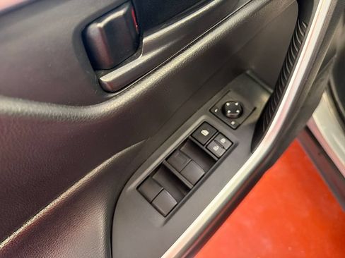 Used 2020 Toyota RAV4 LE AWD/4WD image 12