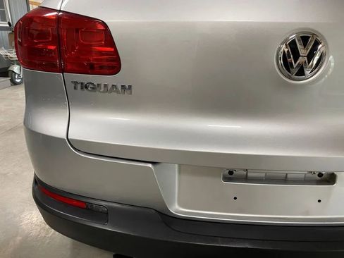 Used 2017 Volkswagen Tiguan S AWD/4WD image 8