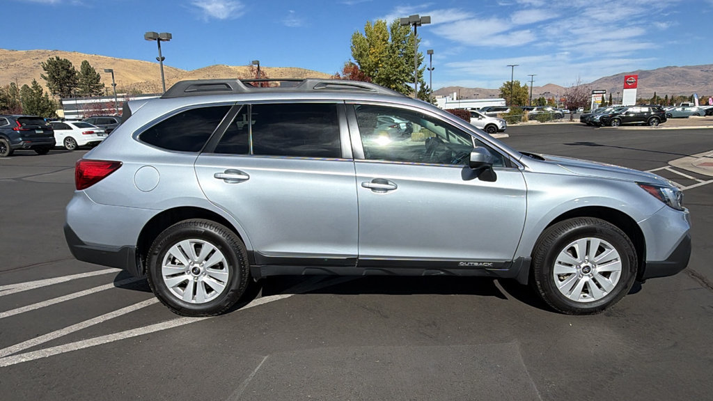 Used 2018 Subaru Outback 2.5i Premium AWD/4WD image 2