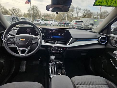 Used 2025 Chevrolet Trax LT w/ Driver Confidence Package FWD image 13