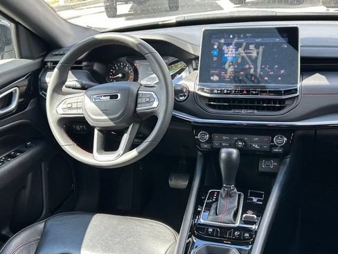 Certified 2025 Jeep Compass Trailhawk AWD/4WD image 17