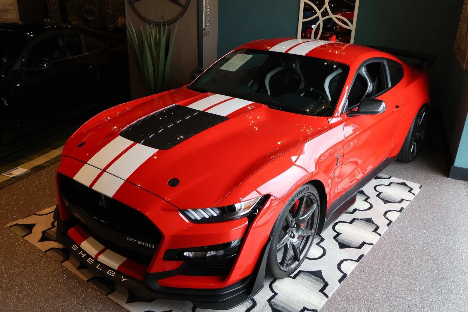 Used 2020 Ford Mustang Shelby GT500 w/ Carbon Fiber Track Pack RWD image 1