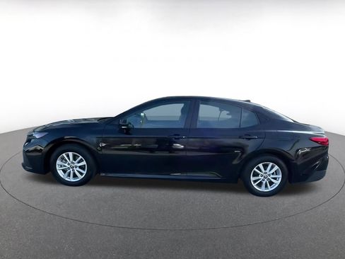 Used 2025 Toyota Camry LE image 7