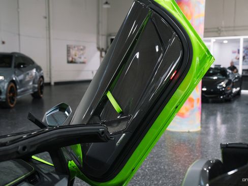 Used 2021 Lamborghini Aventador SVJ image 34