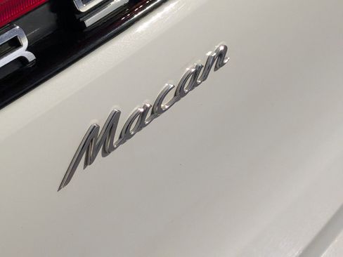 Used 2023 Porsche Macan image 10
