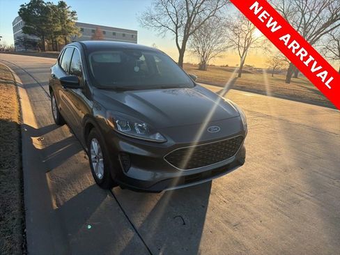 Used 2020 Ford Escape SE image 1