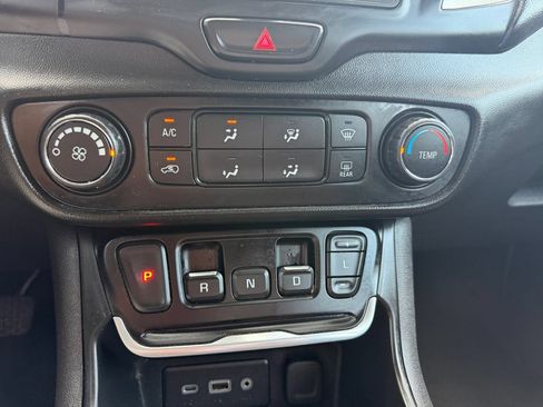 Used 2020 GMC Terrain SLE FWD image 10