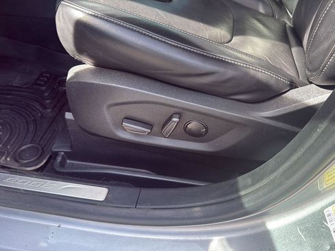 Used 2022 Ford Edge Titanium image 19