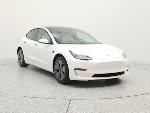 Used 2021 Tesla Model 3 Standard Range Plus RWD image 3