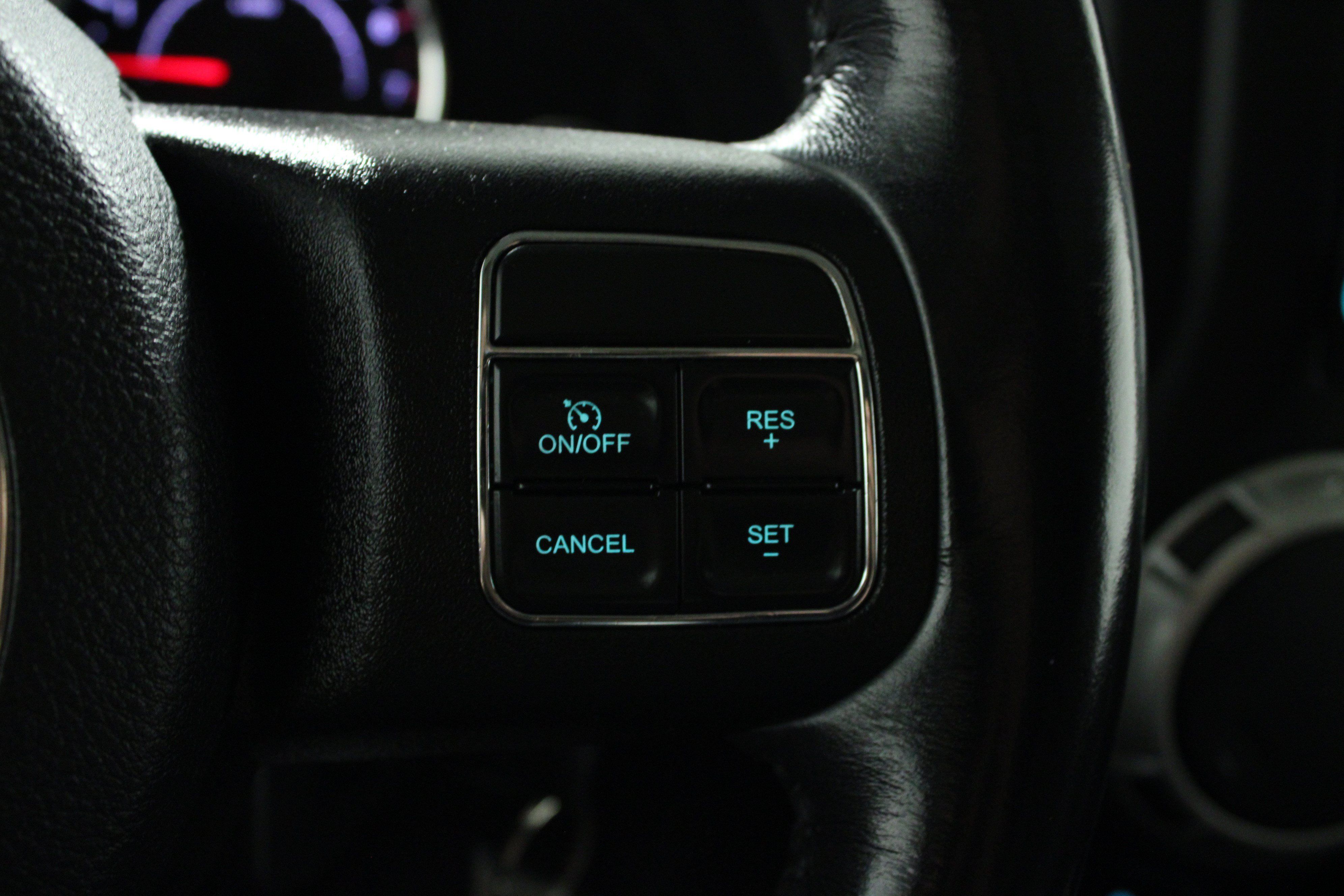Used 2018 Jeep Wrangler Unlimited Sahara w/ Connectivity Group AWD/4WD image 21