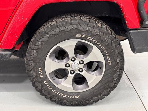 Used 2016 Jeep Wrangler Unlimited Sahara w/ Connectivity Group image 31