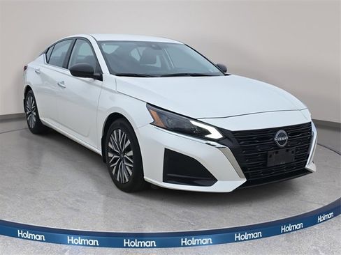 Used 2024 Nissan Altima 2.5 SV image 4