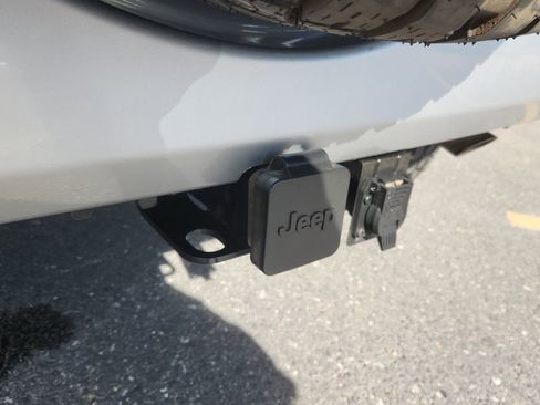 Used 2017 Jeep Wrangler Unlimited Sahara w/ Connectivity Group image 12