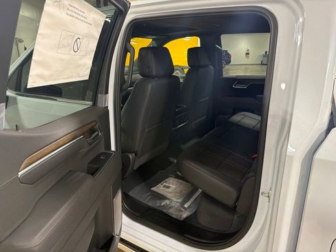 New 2026 Chevrolet Silverado 1500 High Country AWD/4WD image 6