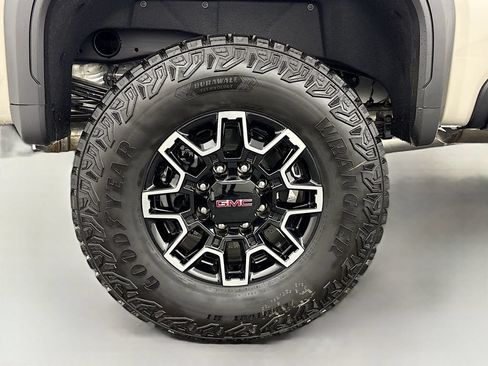 New 2026 GMC Sierra 2500 AT4X w/ LPO, Black Badging Package AWD/4WD image 32