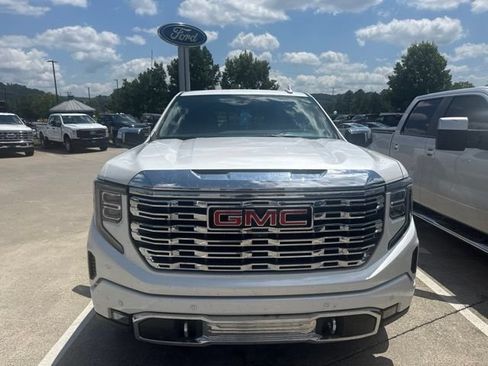 Used 2023 GMC Sierra 1500 Denali w/ Denali Reserve Package AWD/4WD image 2