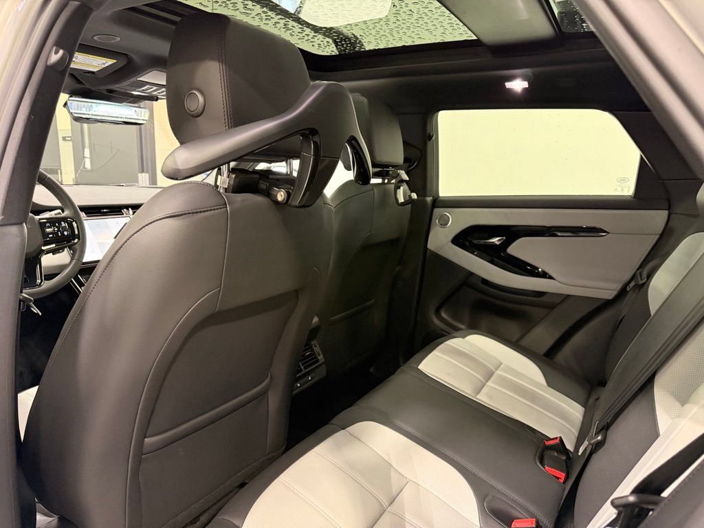 Used 2026 Land Rover Range Rover Evoque Dynamic SE AWD/4WD image 20