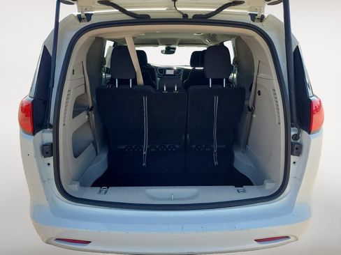 Used 2023 Chrysler Voyager LX FWD image 17