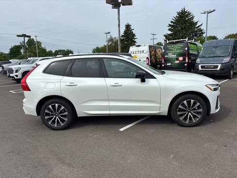 Used 2023 Volvo XC60 B5 Plus AWD/4WD image 28