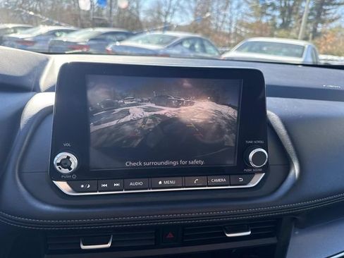 Used 2024 Nissan Rogue SV image 25