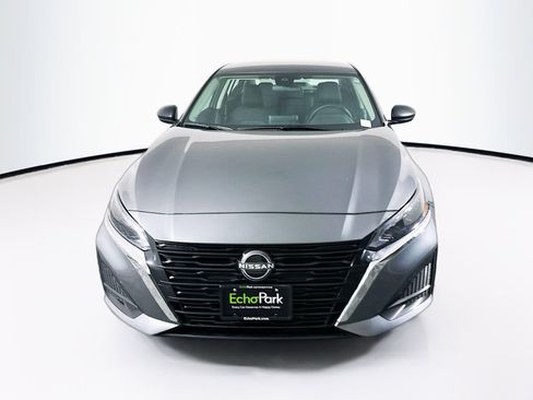 Used 2025 Nissan Altima 2.5 SV image 2