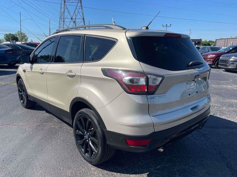 Used 2017 Ford Escape SE w/ Equipment Group 201A FWD image 3