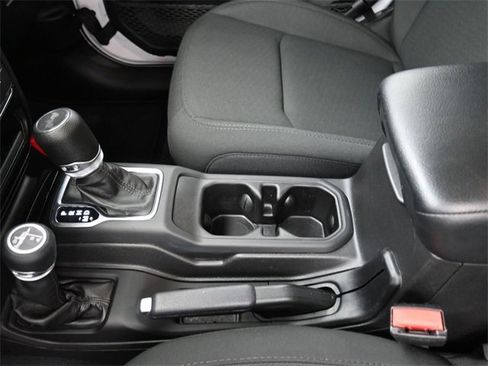 Used 2022 Jeep Wrangler Sport S image 16