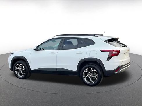 Used 2025 Chevrolet Trax LT w/ LT Convenience Package image 10